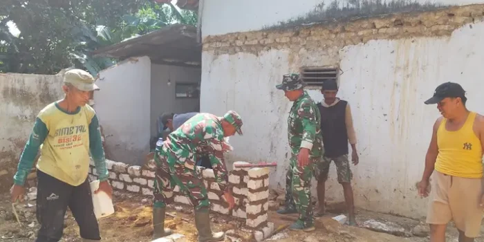 Program RTLH tidak hanya menghadirkan bangunan yang lebih layak, tetapi juga memperkuat semangat kebersamaan antara TNI dan masyarakat.