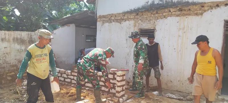 Program RTLH tidak hanya menghadirkan bangunan yang lebih layak, tetapi juga memperkuat semangat kebersamaan antara TNI dan masyarakat.