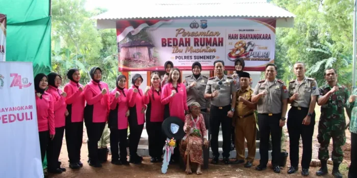 Polres Sumenep meresmikan program bedah rumah Ibu Musinten di Desa Kolpo dalam rangka Hari Bhayangkara ke-80