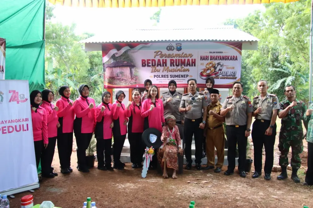 Polres Sumenep meresmikan program bedah rumah Ibu Musinten di Desa Kolpo dalam rangka Hari Bhayangkara ke-80
