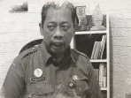 Kepala DKPP Sumenep Chainur Rasyid memberikan keterangan pers terkait transparansi anggaran pengadaan traktor tangan untuk petani.