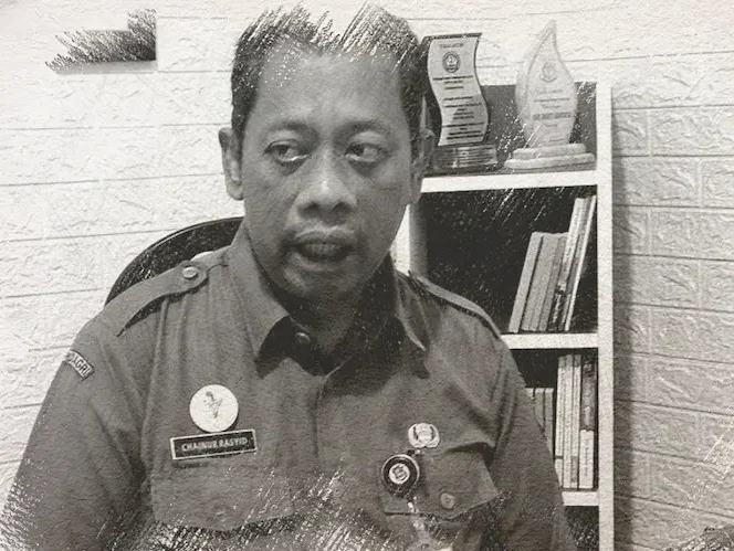 Kepala DKPP Sumenep Chainur Rasyid memberikan keterangan pers terkait transparansi anggaran pengadaan traktor tangan untuk petani.